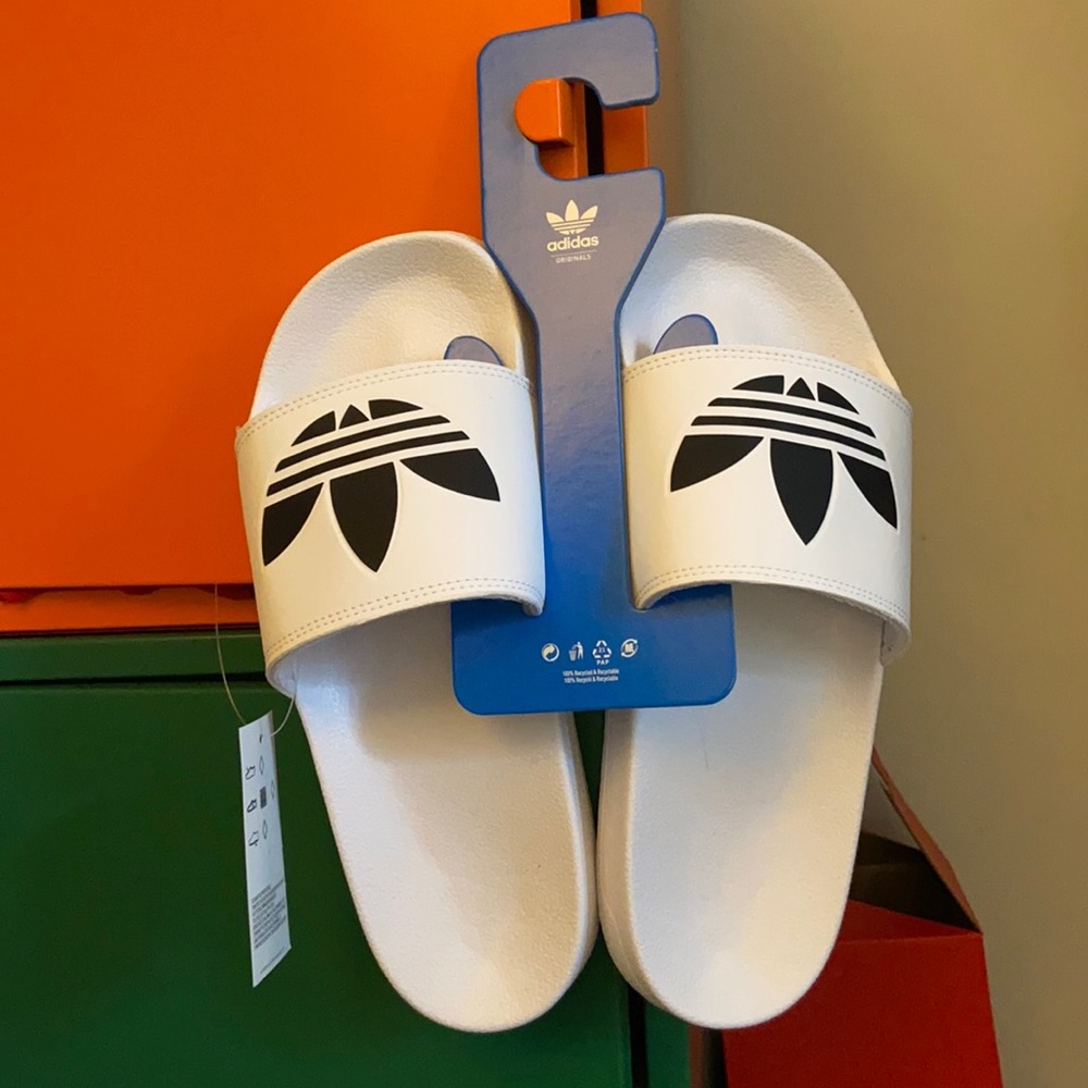 Men’s Classic adidas Slides NWT!